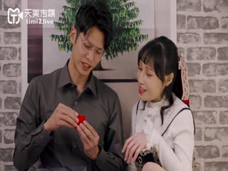 剧情演绎，圣诞老人换成圣诞女人送福利到家